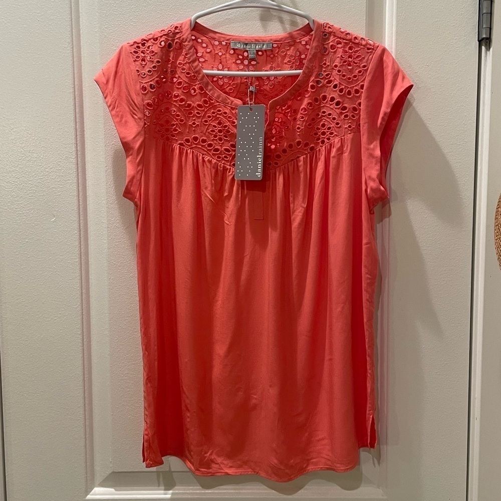 NEW…Daniel Rainn Coral Eyelet Detail Blouse - Picture 2 of 3